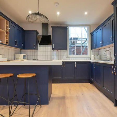 Vila Pass The Keys Stylish Grade II Listed House Cheltenham Exteriér fotografie