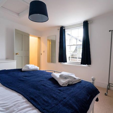 Vila Pass The Keys Stylish Grade II Listed House Cheltenham Exteriér fotografie